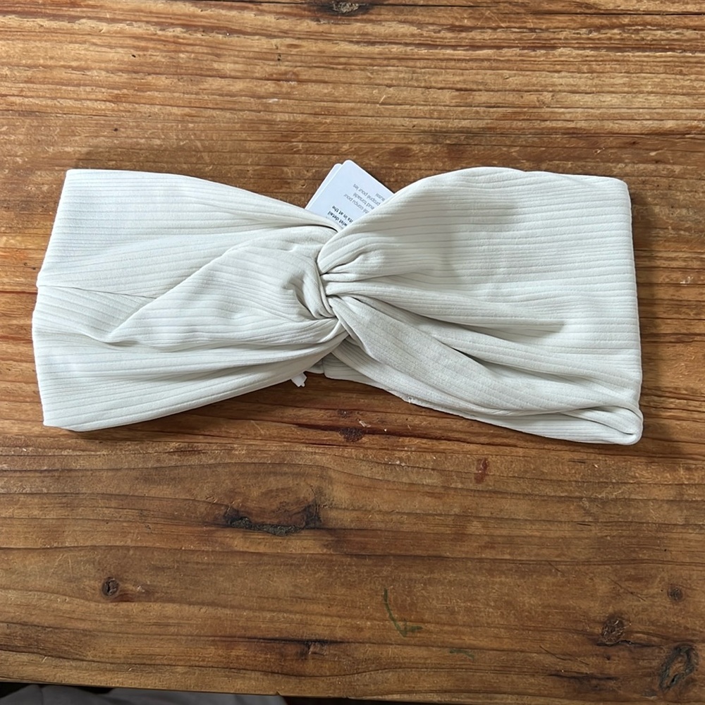 Lululemon Ribbed Nulu Twist-Front Headband